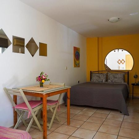 Cosy Guest House With Private Yard Saronida エクステリア 写真