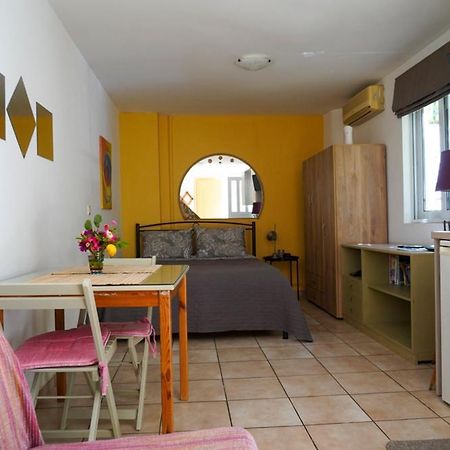 Cosy Guest House With Private Yard Saronida エクステリア 写真
