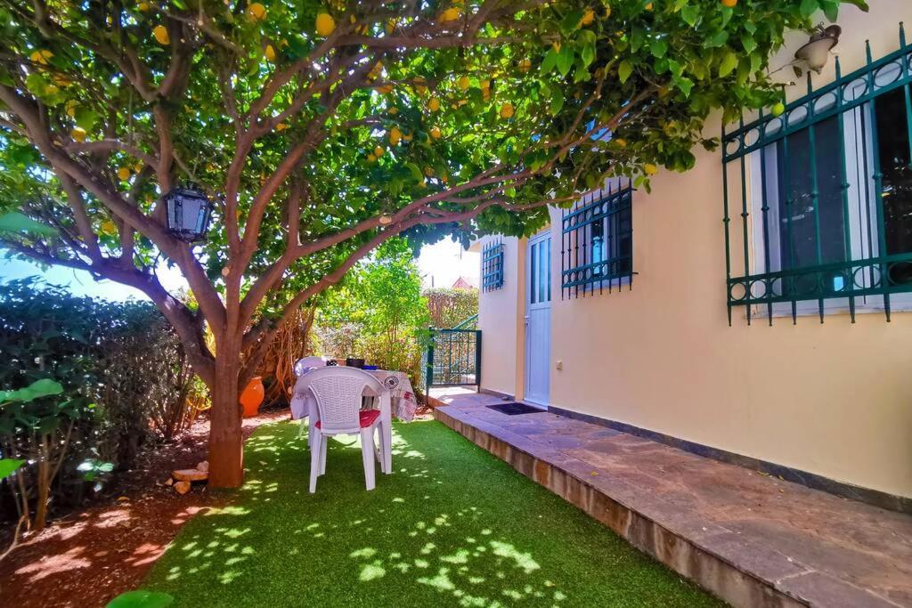 Cosy Guest House With Private Yard Saronida エクステリア 写真