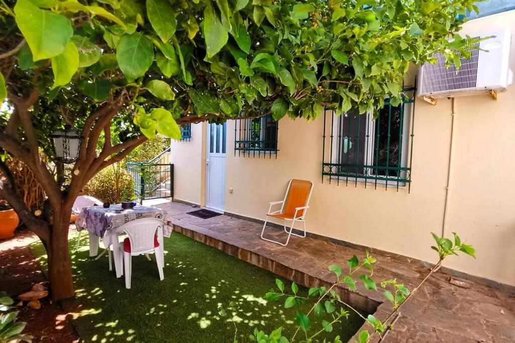 Cosy Guest House With Private Yard Saronida エクステリア 写真