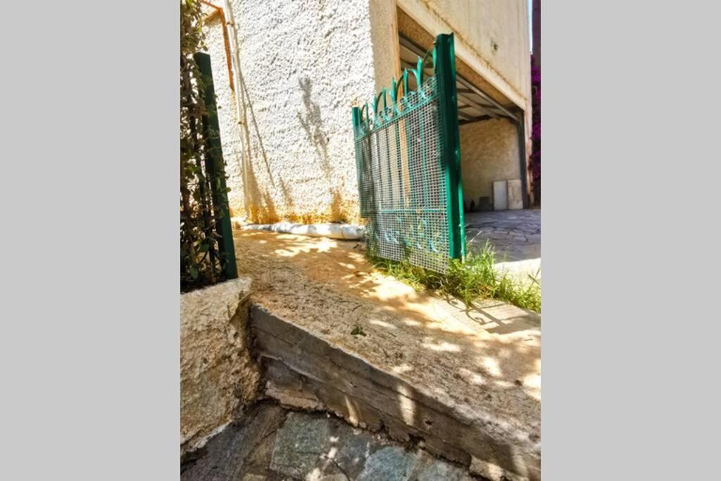 Cosy Guest House With Private Yard Saronida エクステリア 写真