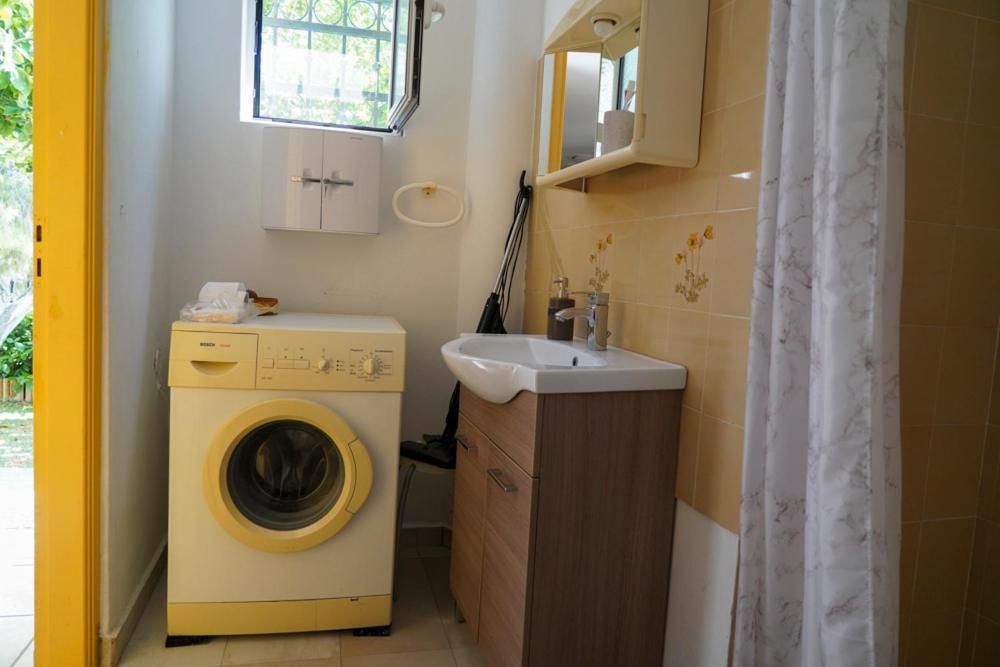 Cosy Guest House With Private Yard Saronida エクステリア 写真